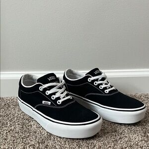 W Platform Vans Doheny Black & White 7.5